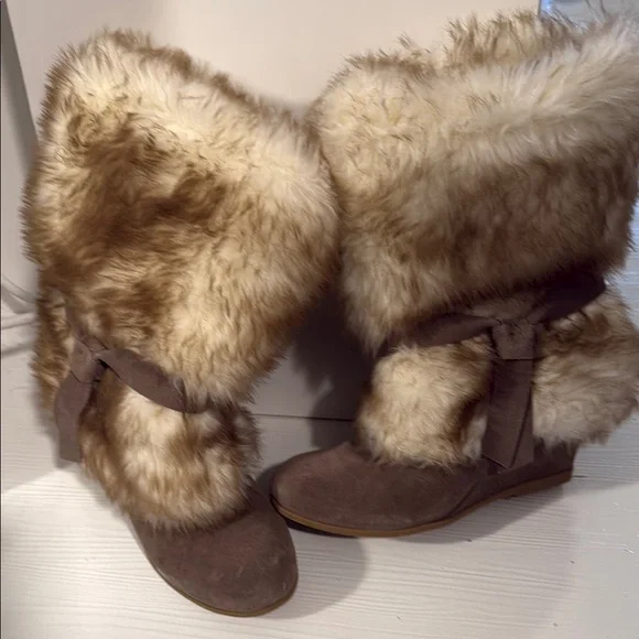 Faux Fur Winter Boots with Bow - Picture 5 of 5